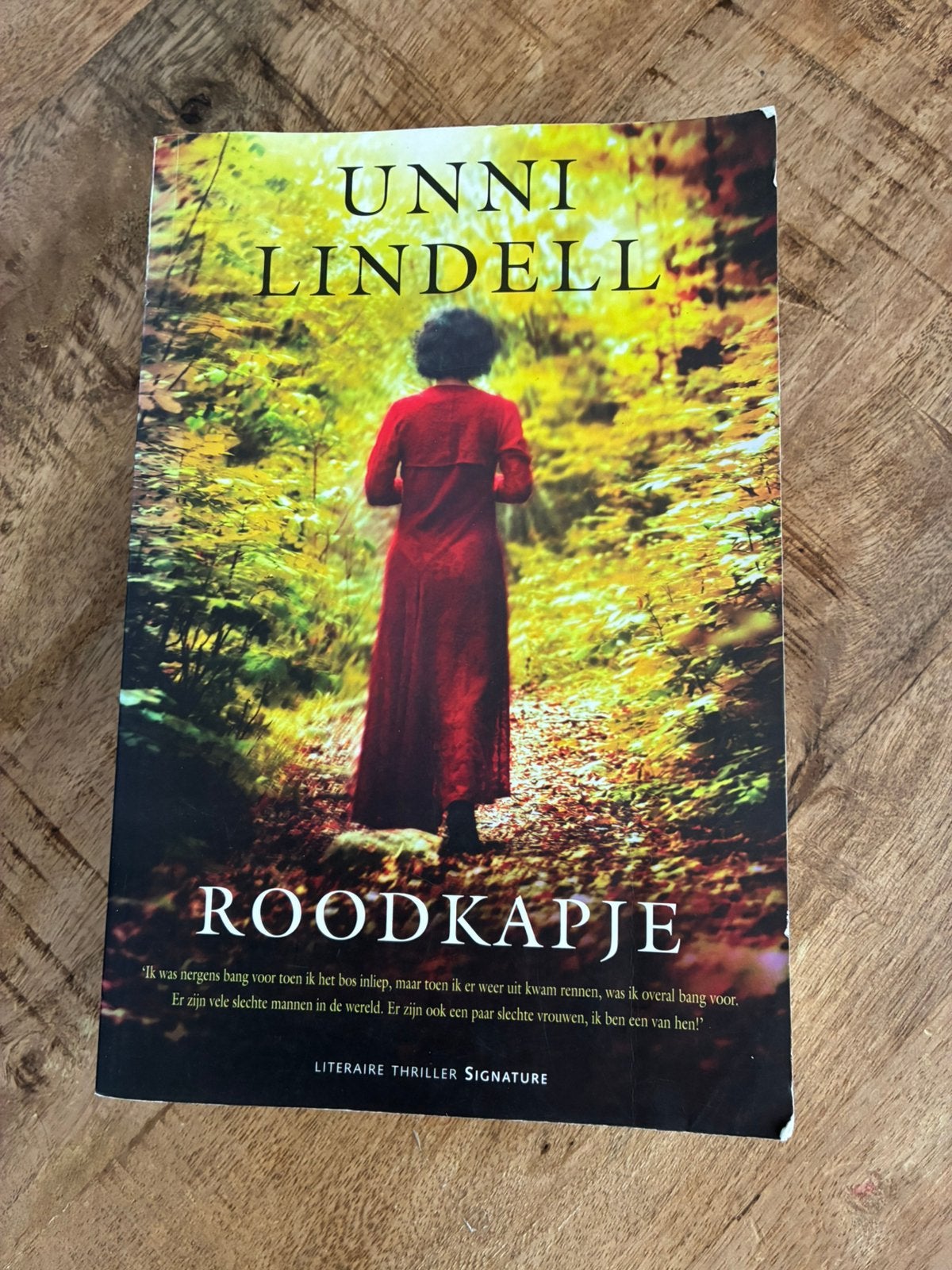 Unni Lindell - Roodkapje, Boeken, Ophalen of Verzenden, Zo goed als nieuw, Unni Lindell