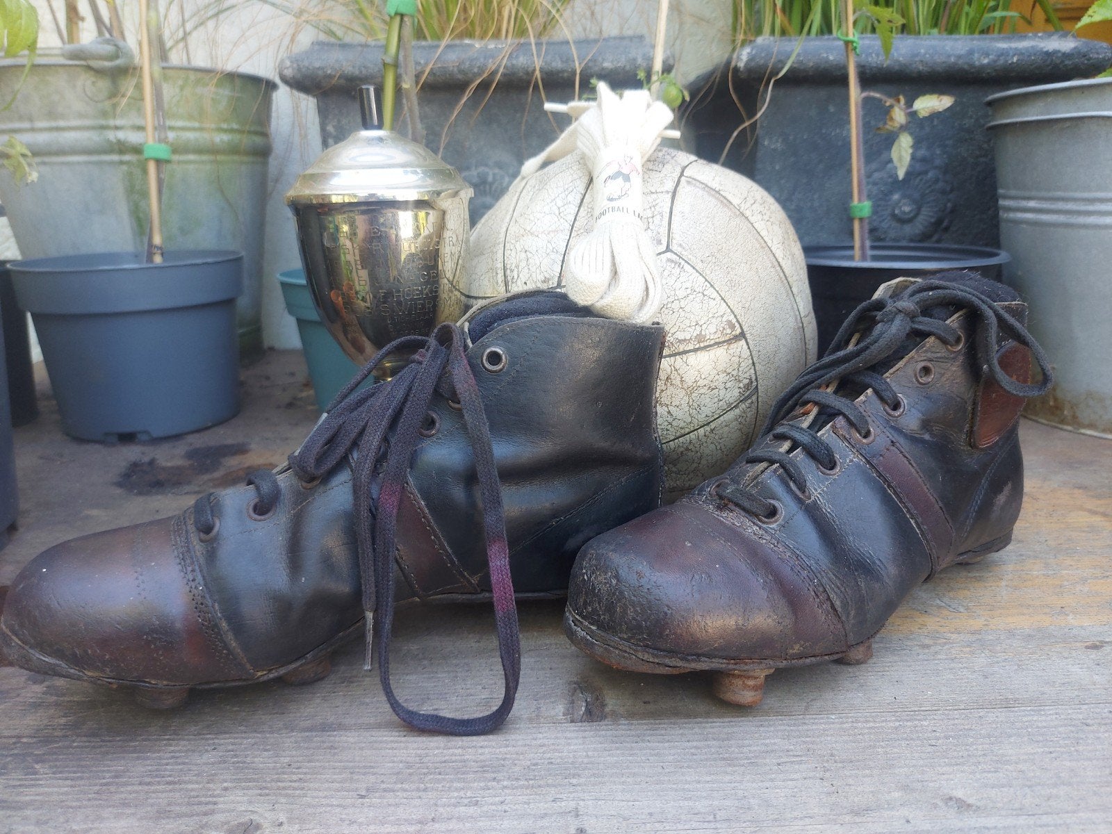 Antieke  Hollandse leren voetbalschoenen van Etes uitTilburg, Ophalen of Verzenden
