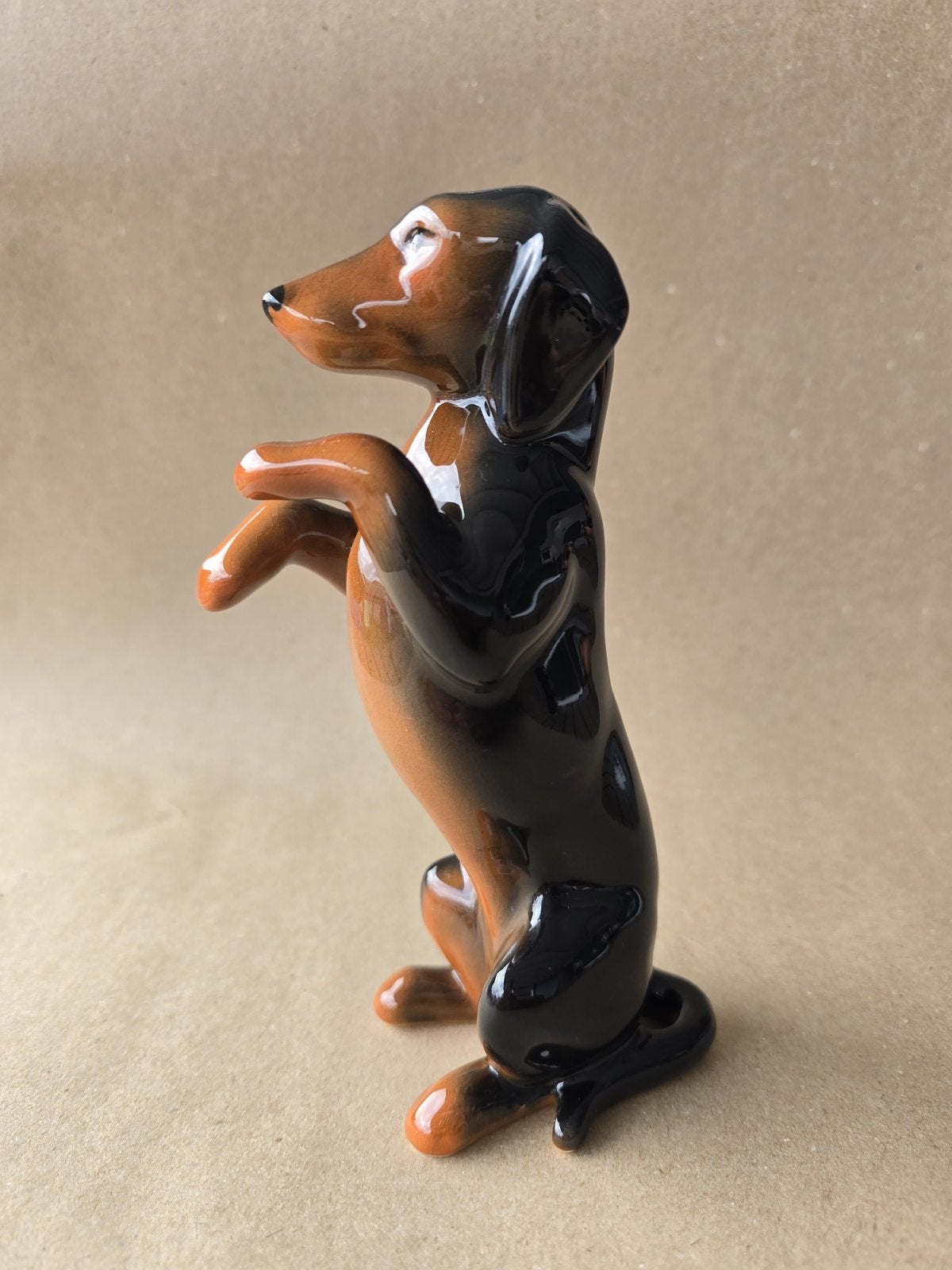 Vintage Beswick Teckel beeldje - Engeland, Antiek en Kunst, Antiek | Keramiek en Aardewerk, Ophalen of Verzenden