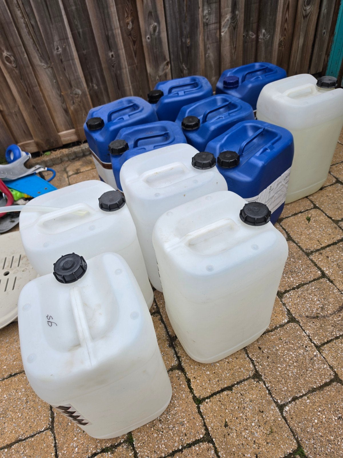 Diverse plastic jerrycans en vaten, Ophalen of Verzenden