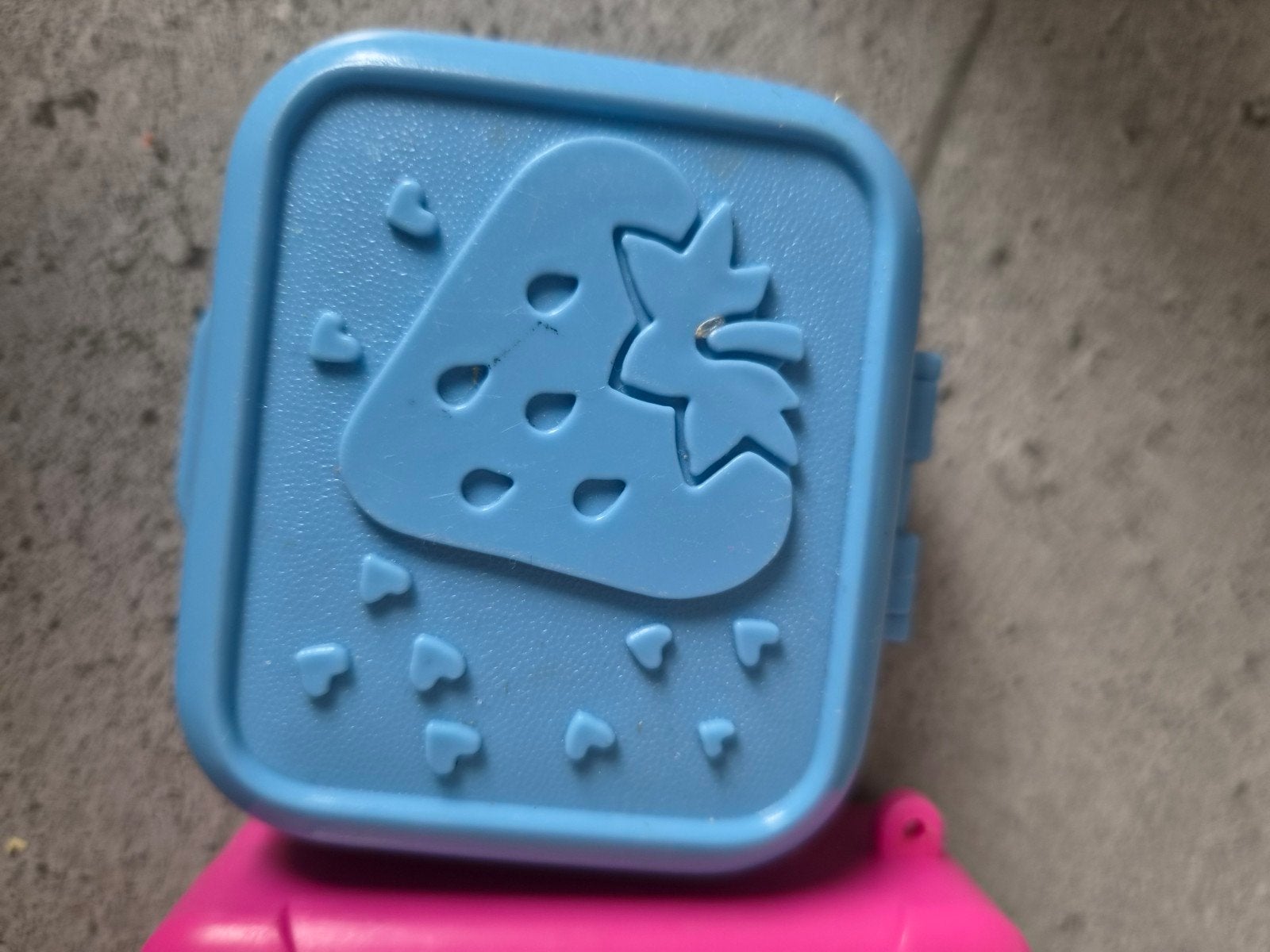 Barbie koffer blauw met aardbei en hartjes, Ophalen of Verzenden