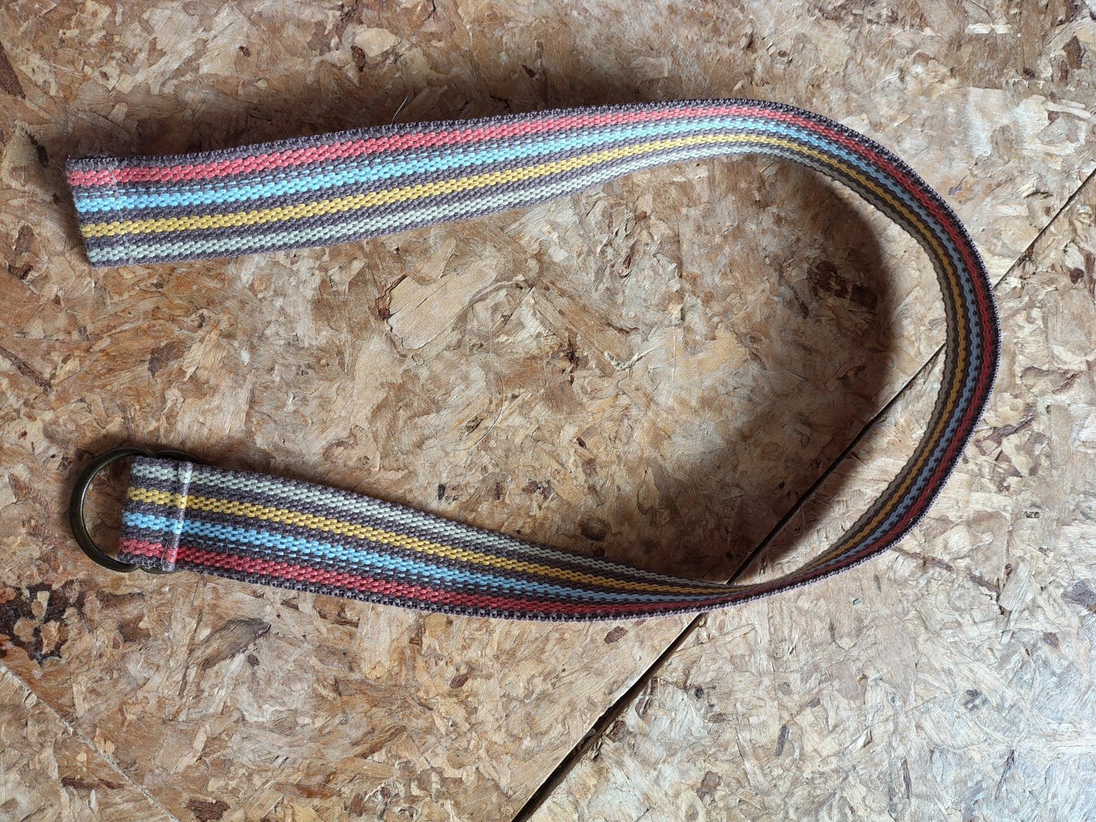 Gestreepte kinderriem 60 cm met ringgesp, Ophalen of Verzenden, Gebruikt, Jongen of Meisje