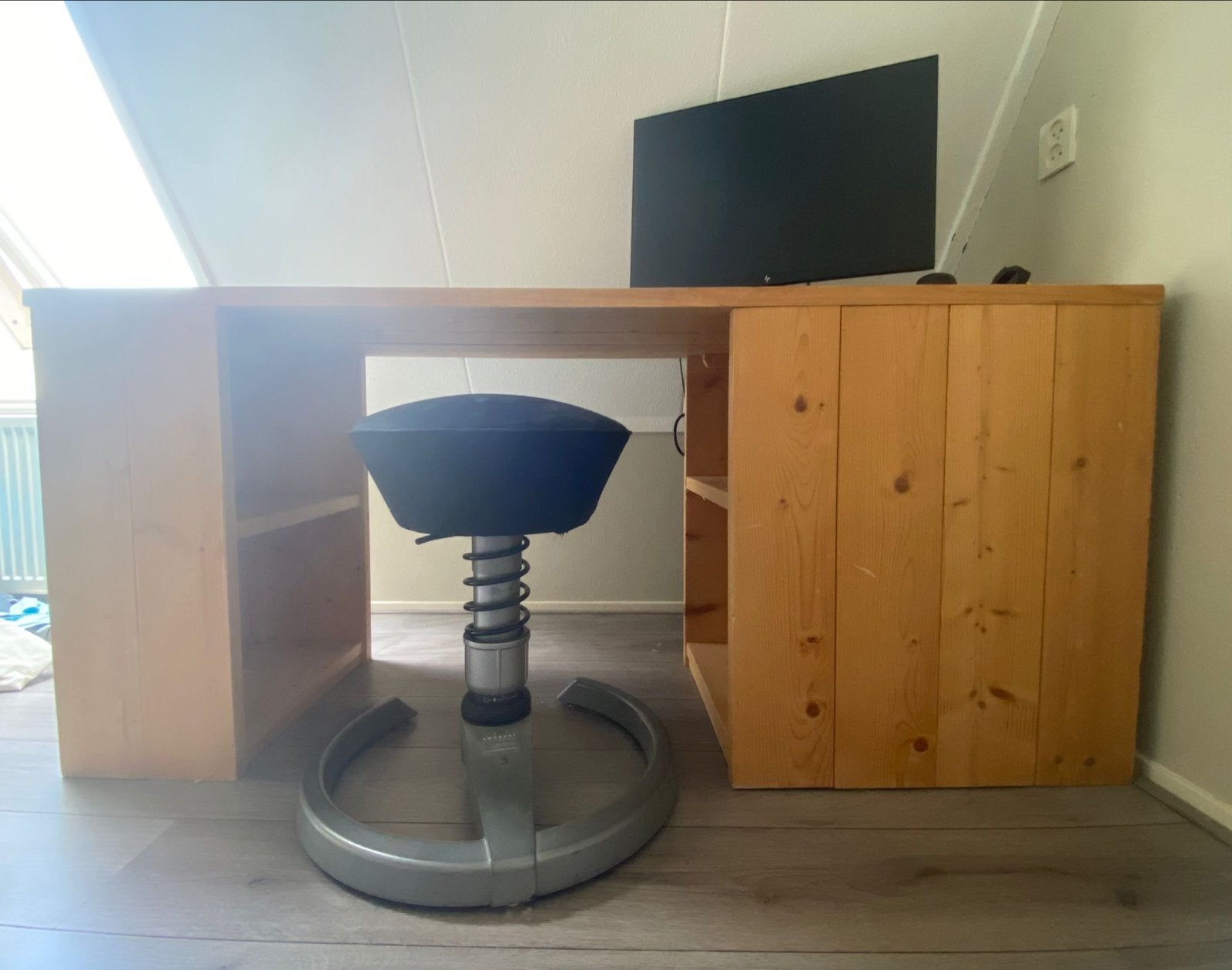 Stevig houten bureau met opbergruimte, Ophalen, Opbergruimte, Gebruikt, Hout