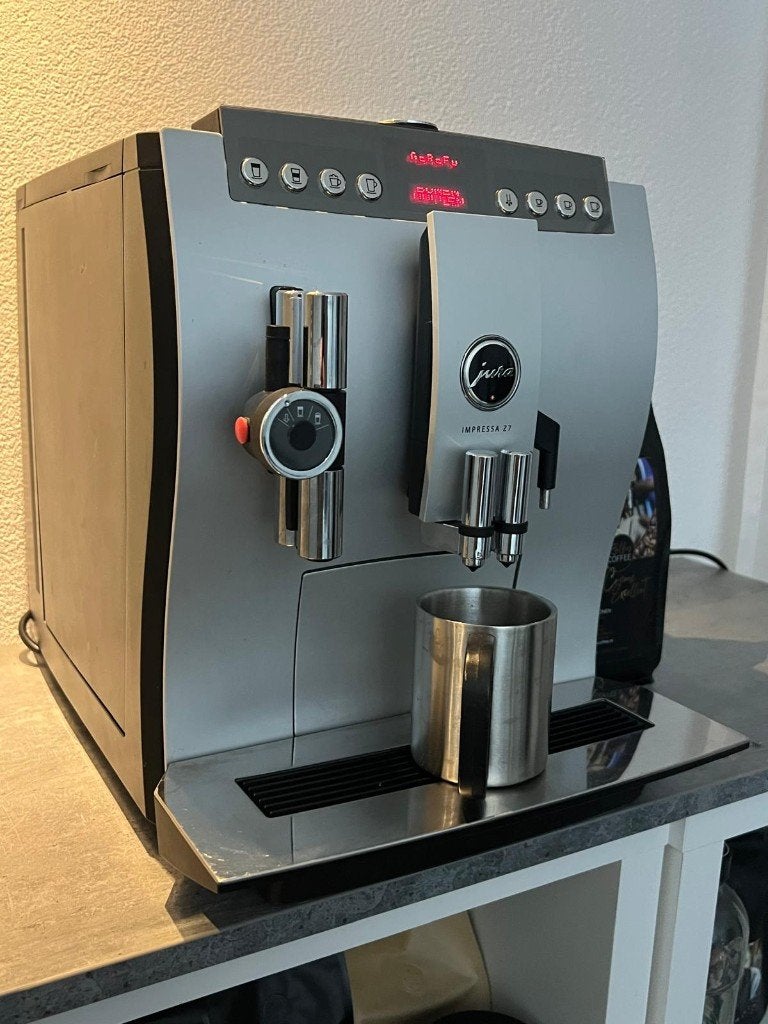 Jura Z7 nieuwstaat zeer mooi toestel nieuwe beurt!!, 10 kopjes of meer, Ophalen, Zo goed als nieuw, Koffiemachine