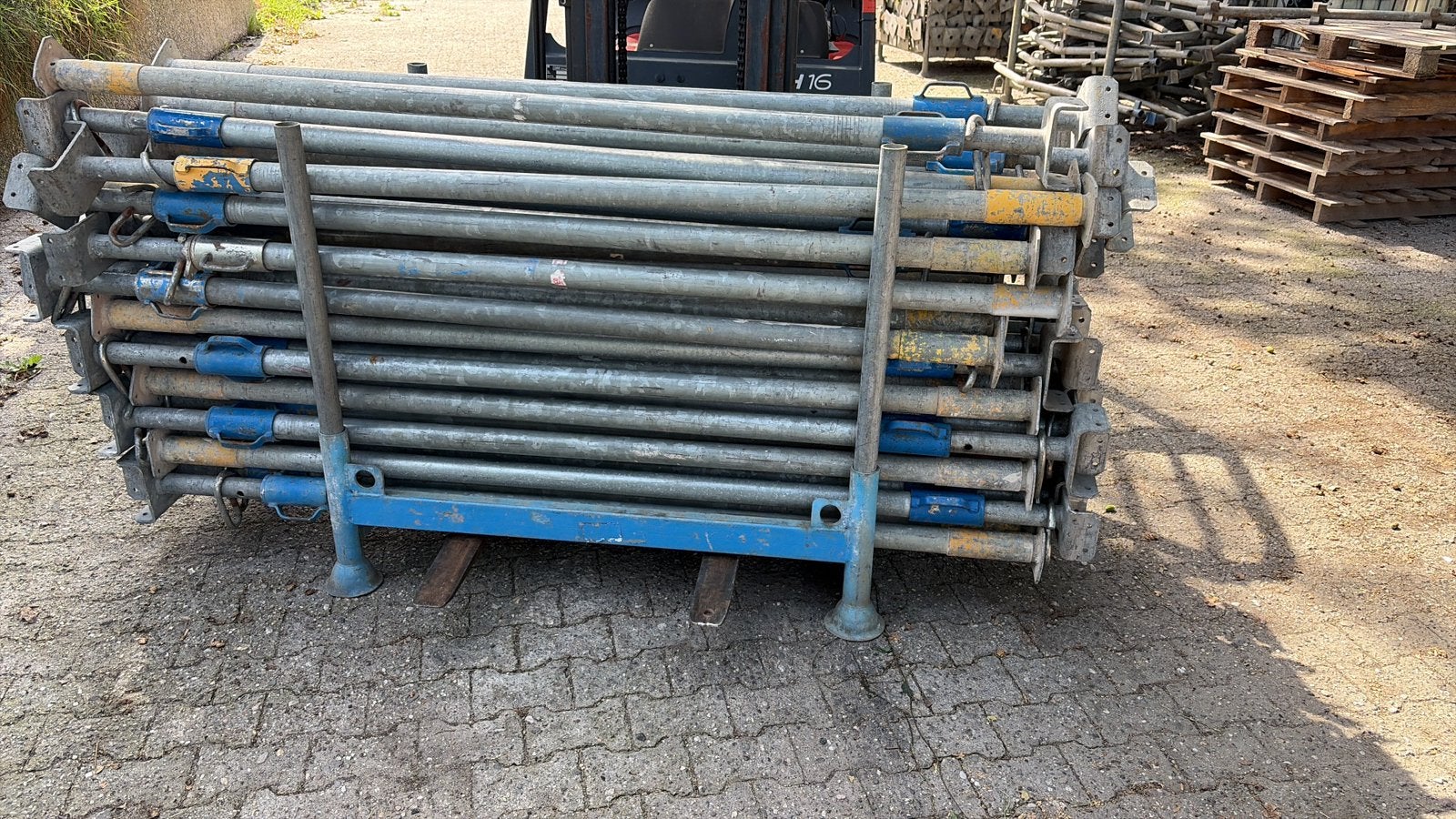 Stempels/stutten, Doe-het-zelf en Verbouw, Steigers, Ophalen, Zo goed als nieuw, Overige typen, Minder dan 2 meter