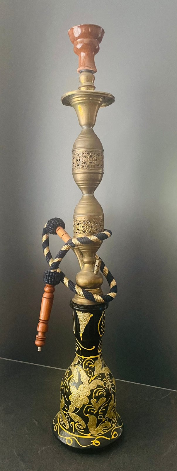 Middle Eastern hookah (shisha, water pipe, or nargila)., Ophalen