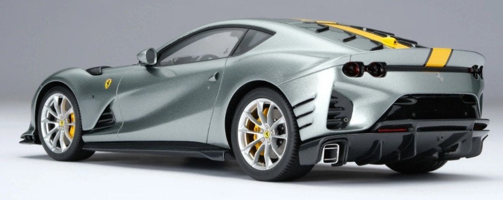 Ferrari 812 Competizione Zilver/Grijs 1:18 van Amalgam, Hobby en Vrije tijd, Modelauto's | 1:18, Ophalen of Verzenden, Nieuw, Auto