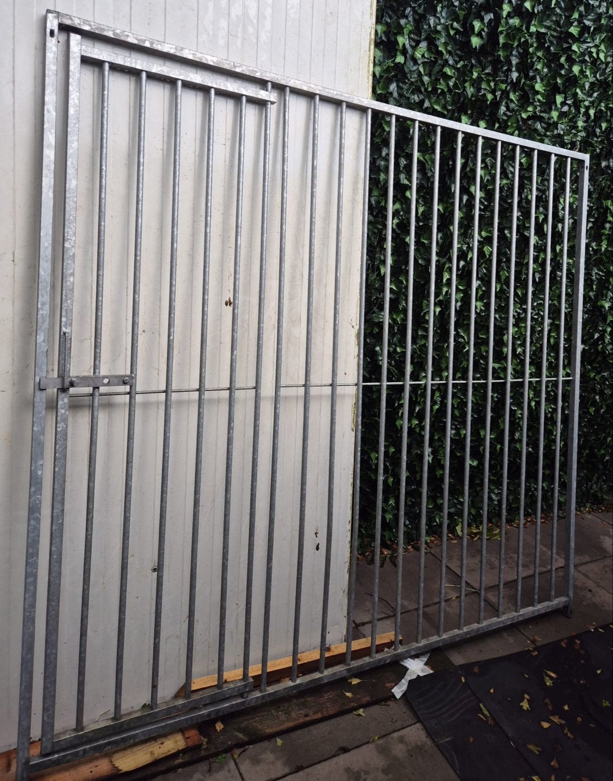 Stevig ijzeren hekwerk met poort, Tuin en Terras, Ophalen, Met poort, Gebruikt, Spijlenhekwerk