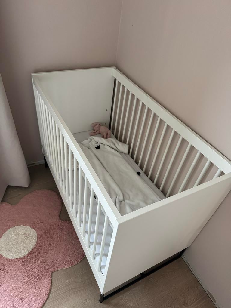Kidsmill Intense modular commode (marmeren blad) en ledikant, Kinderen en Baby's, Babywiegjes en Ledikanten, Ophalen, Gebruikt