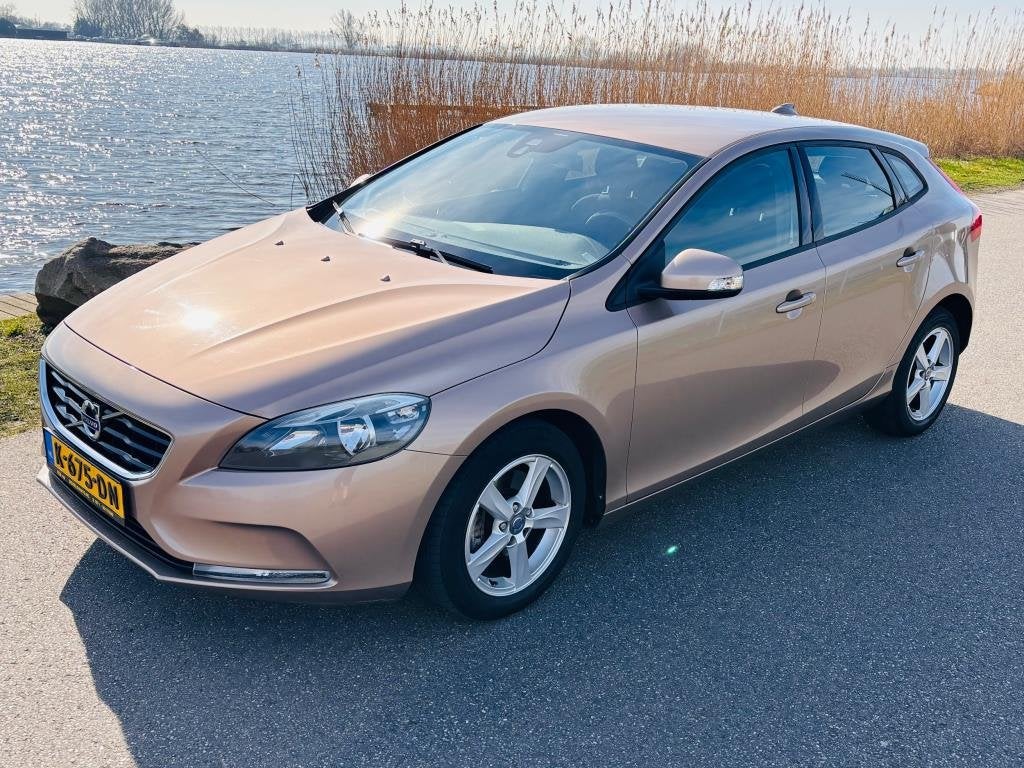 Volvo V40 1.6 T3 Summum|Goed onderhouden|Camera|parkeers sen, Auto's, Voorwielaandrijving, Stof, Gebruikt, 4 cilinders