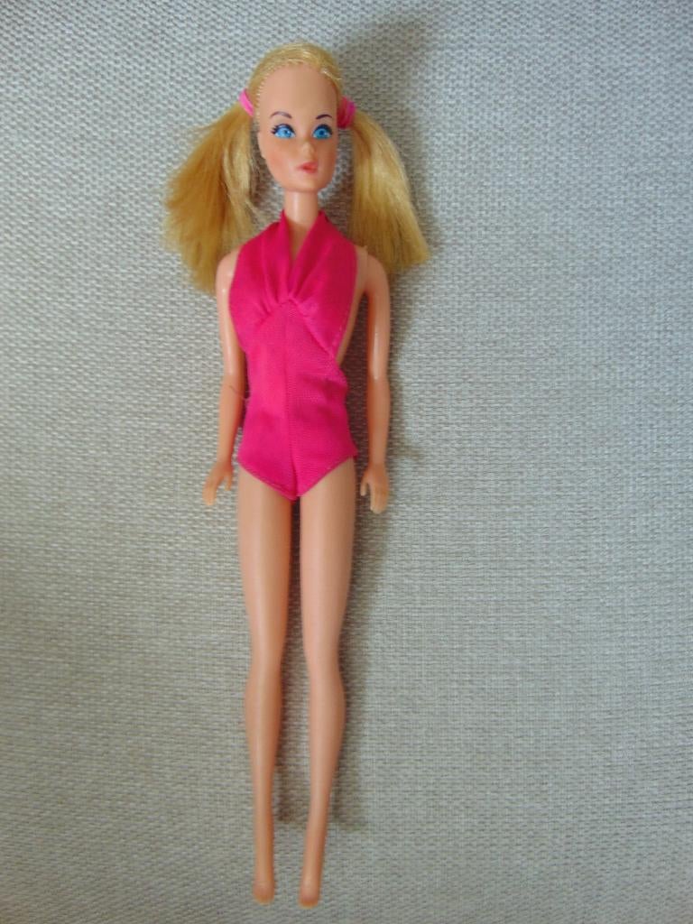Oud Barbie popje met twee staartjes, Ophalen of Verzenden, Gebruikt, Pop