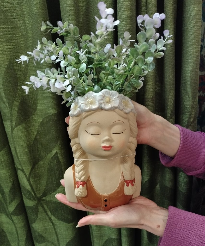 Bloempot meisje met vlechtjes en bloemenkrans, -, Kwastje-over-Kastje, Nieuw, Ophalen of Verzenden