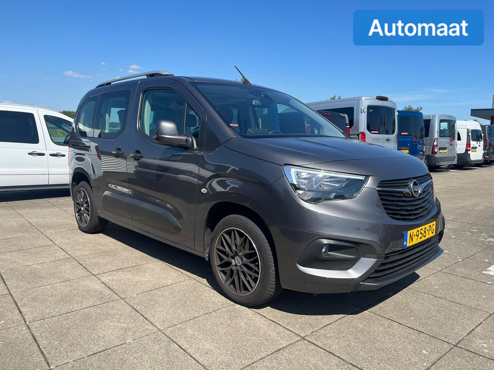 Opel Combo Life Tour 1.2 Turbo L1H1 (zwart leder), Auto's, Opel, 12 maanden, Gebruikt, 1199 cc, 3 cilinders
