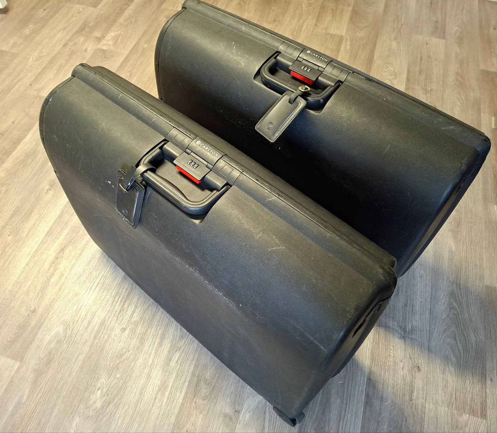 Carlton Koffers - Set van 2 - Harde Koffers met Wieltjes, Gebruikt, Hard kunststof, Slot, 45 tot 55 cm