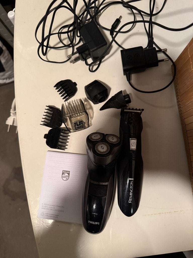 Philips scheerapparaat + Remington trimmer, incl. opzetst..., Ophalen of Verzenden, Gebruikt, Scheren en Epileren