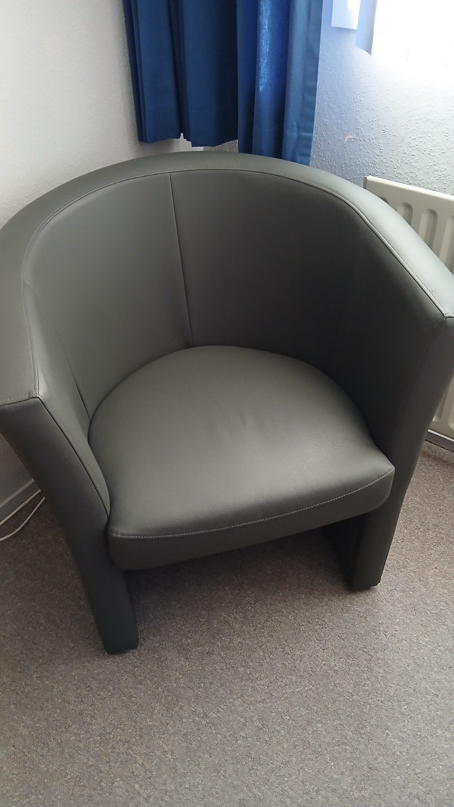 2 kunst leren fauteuils., Kunststof, Minder dan 75 cm, Ophalen of Verzenden, Zo goed als nieuw