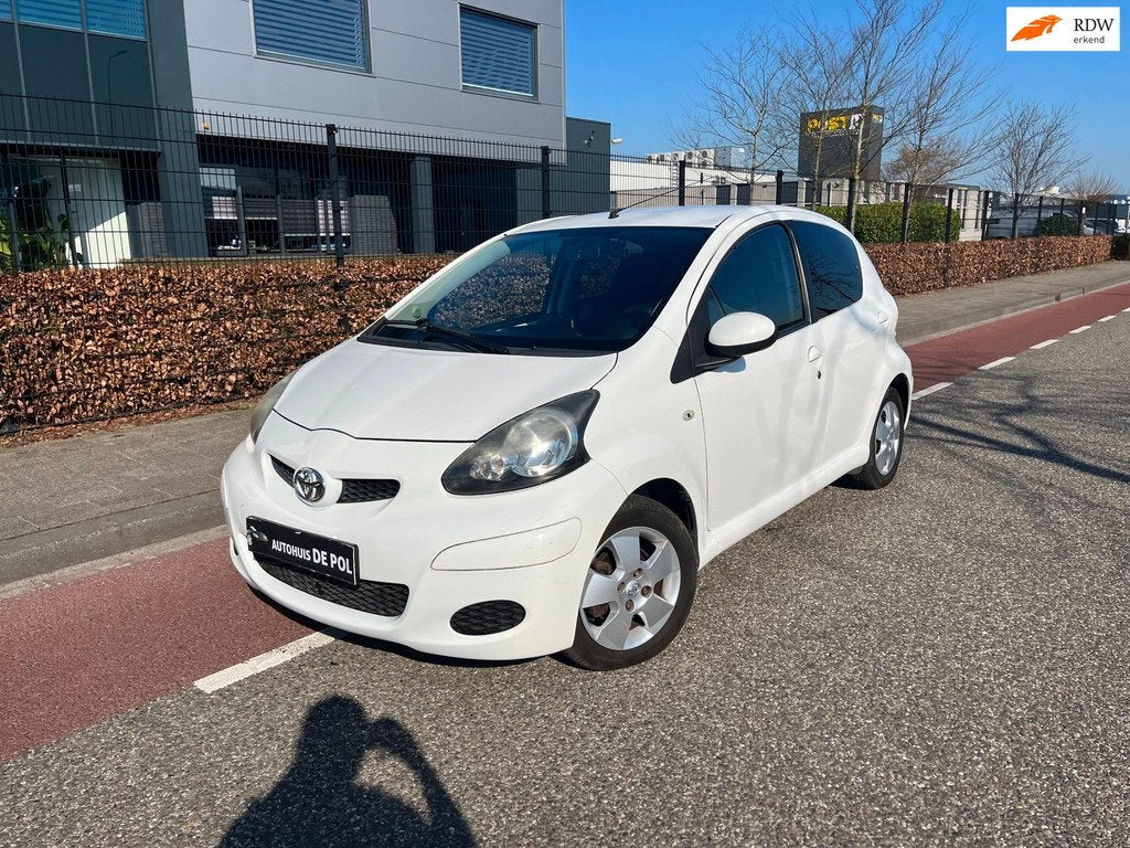 Toyota Aygo 1.0-12V Comfort Navigator Navigatie Airco Toeren, Voorwielaandrijving, Stof, Gebruikt, Zwart