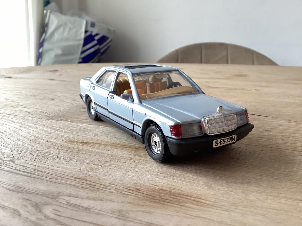 Corgi Mercedes-Benz 190E schaal 1:36, Ophalen of Verzenden, Zo goed als nieuw, Auto, Corgi