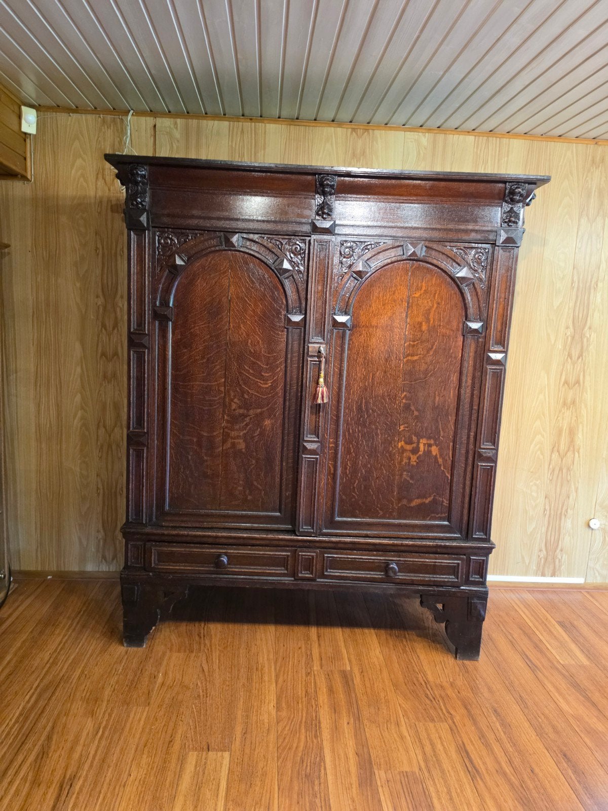 utrechtse kast, 18e eeuw, tweedeurs., Ophalen