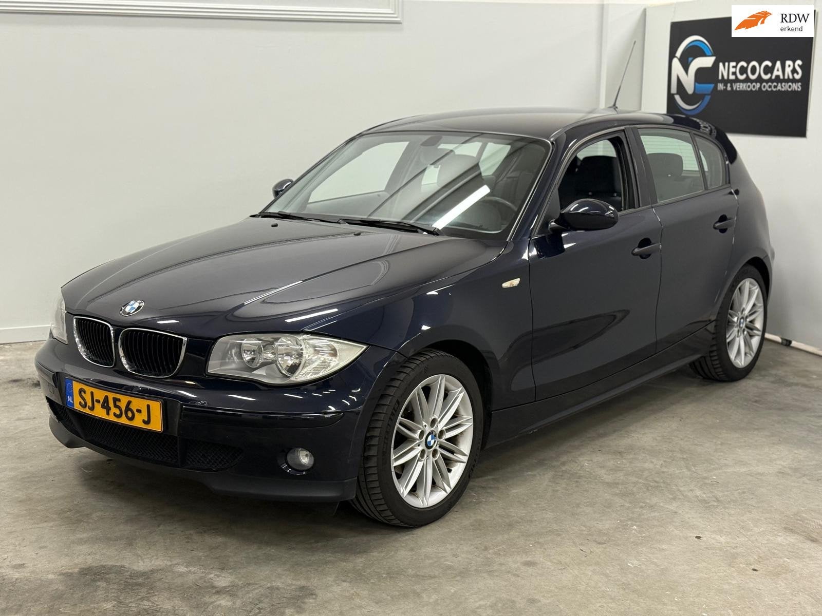BMW 1-serie 116i / DEALER ONDERHOUDEN / STOELVERWARMING / SU, Achterwielaandrijving, Gebruikt, 4 cilinders, 116 pk
