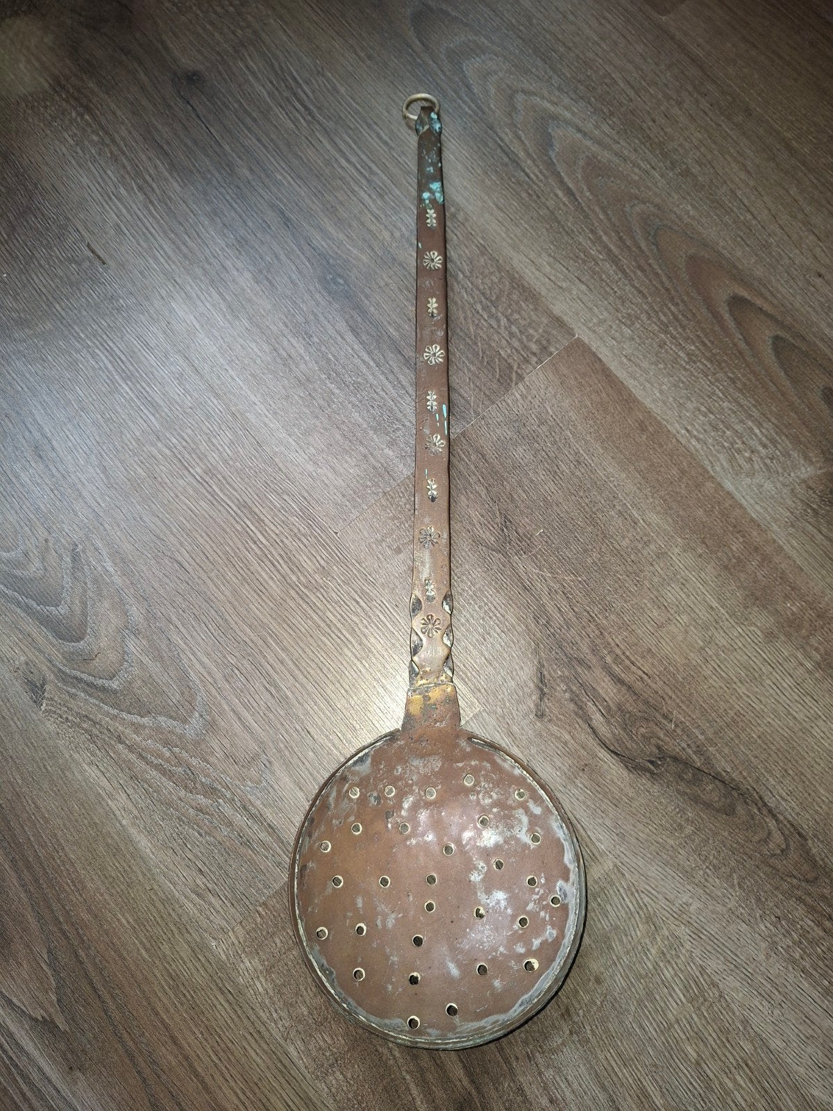 Antieke Koperen Schuimspaan met Decoratieve Handgreep, Antiek en Kunst, Antiek | Koper en Brons, Ophalen of Verzenden, Koper