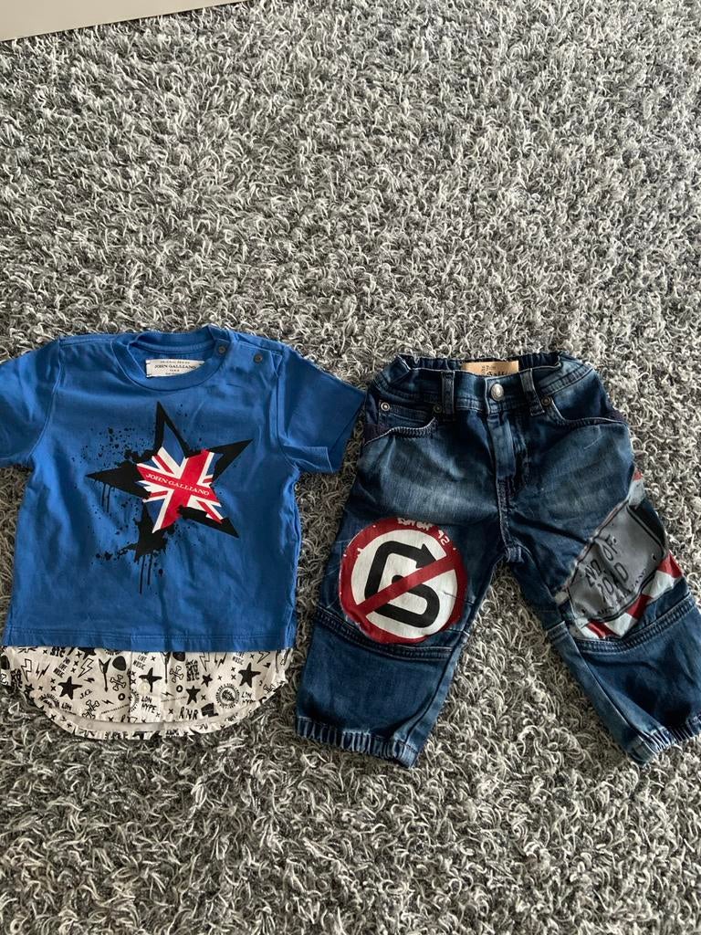 John galliano broekje met bijpassend shirt 9 maanden, Ophalen of Verzenden, Zo goed als nieuw, Jongetje, Setje