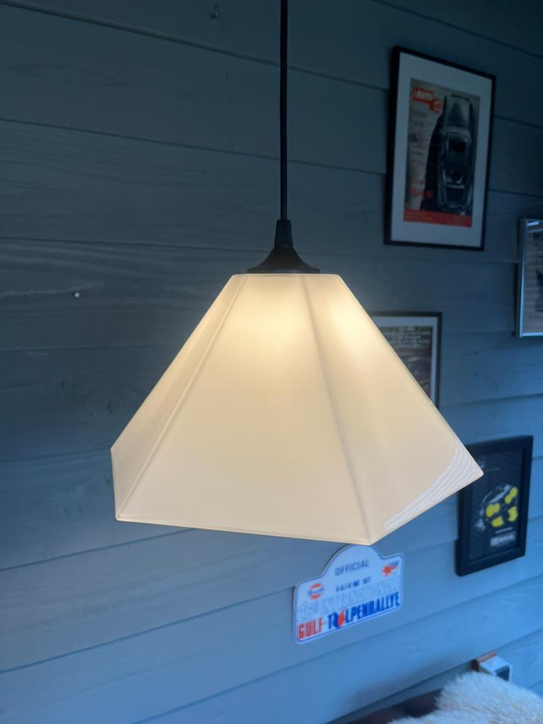 Vintage mid century pyramide hanglamp van wit melkglas., Ophalen of Verzenden, Gebruikt, Glas, Vintage mid century retro jaren 60