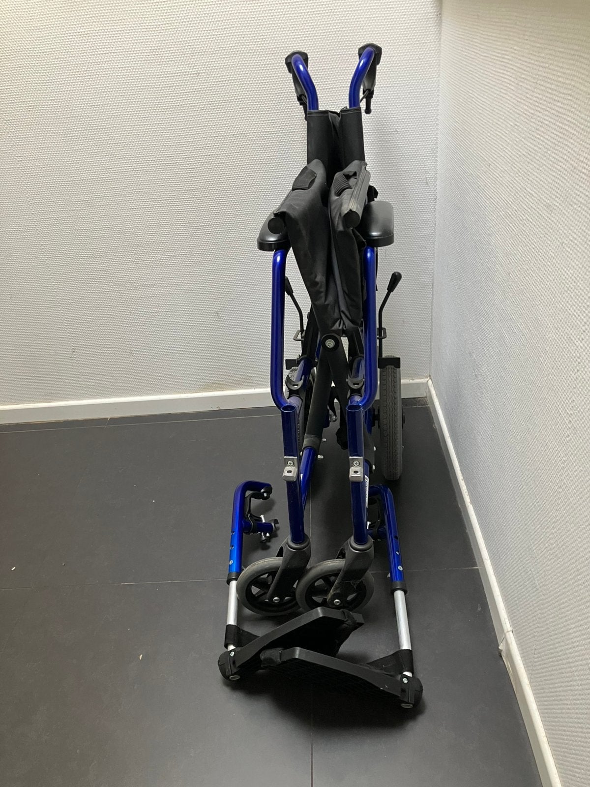 Transportrolstoel Bobby, Diversen, Rolstoelen, Ophalen, Zo goed als nieuw, Duwrolstoel