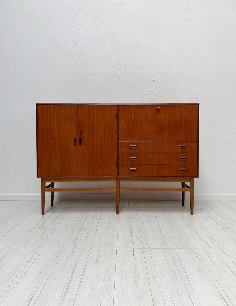 Highboard toegeschreven aan Børge Mogensen Deens jaren 60, Vintage, Eikenhout, Ophalen of Verzenden, Zo goed als nieuw