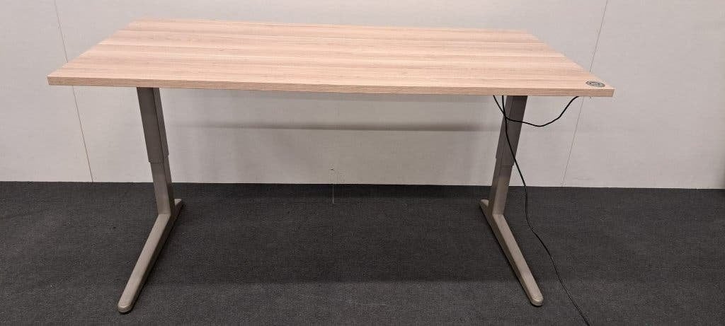 Ahrend elektrisch zit-zit bureau , 160x80cm H62-86cm Sc. eik, Huis en Inrichting, Bureaus, Gebruikt, Zit-sta bureau, Ahrend, Modern