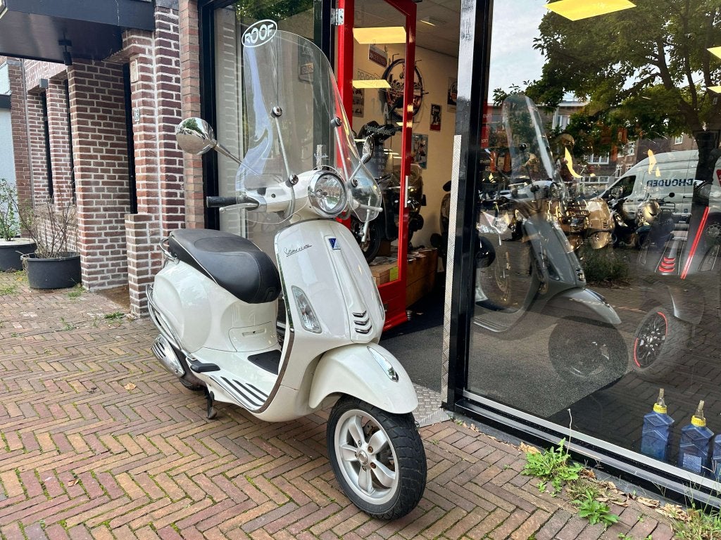 Piaggio Vespa Primavera 25 4T 2v snor snorscooter wit, Gebruikt, Overige modellen, Niet ingevuld, Benzine