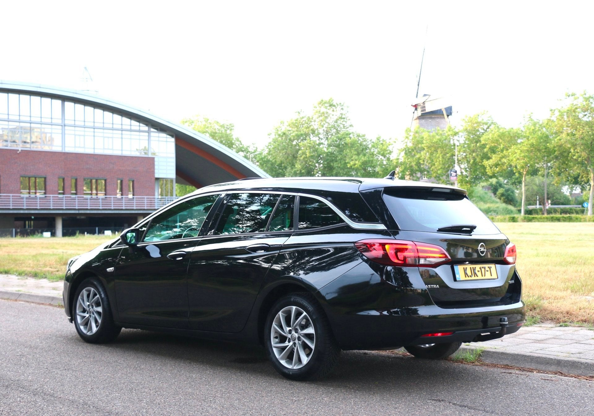 Opel Astra Sports Tourer 1.4 Automaat 150Pk Full Option Aut, Gebruikt, Zwart, Leder, 1240 kg