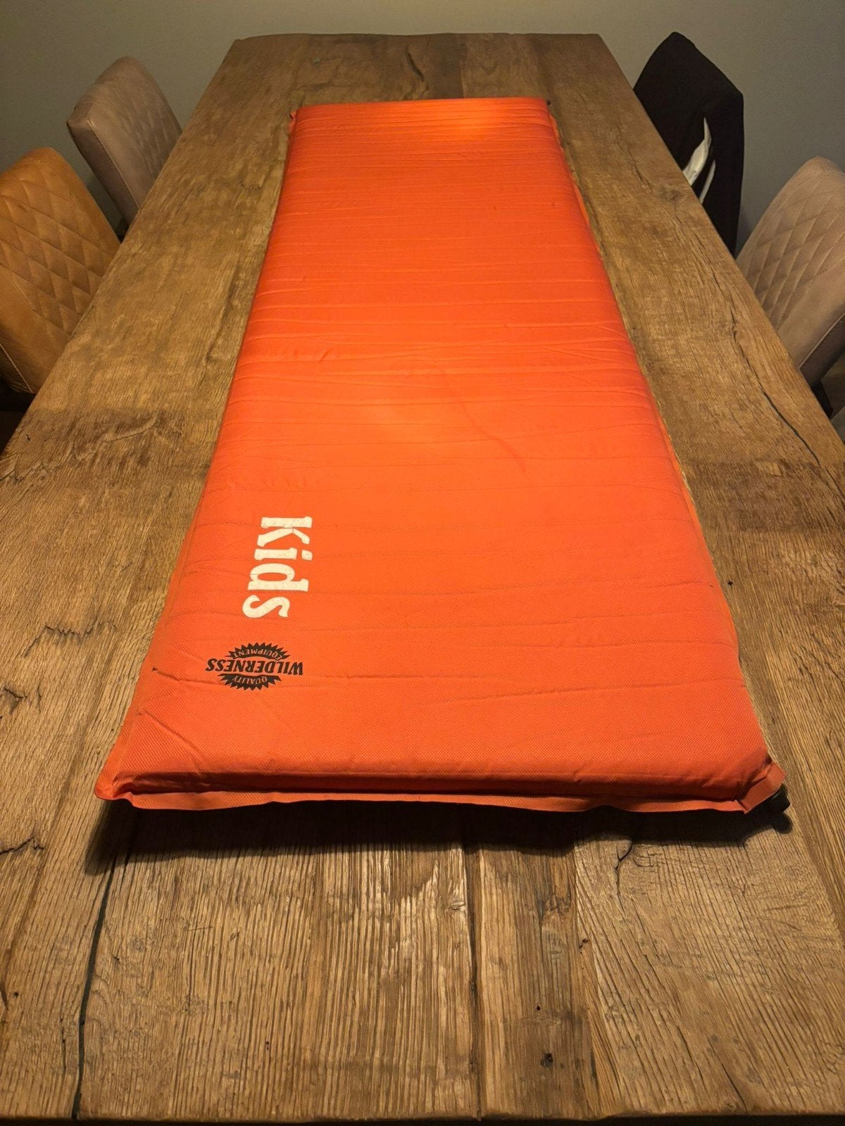 2 oranje slaapmatjes-kids, Caravans en Kamperen, Slaapmatten, Ophalen of Verzenden, Zo goed als nieuw