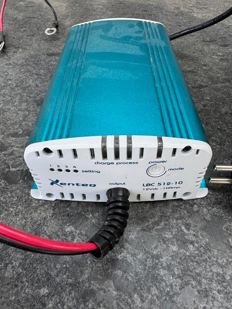 Xenteq LBC 512-10 Acculader 12Vdc - 10Amp, Ophalen of Verzenden, Gebruikt, Universele onderdelen