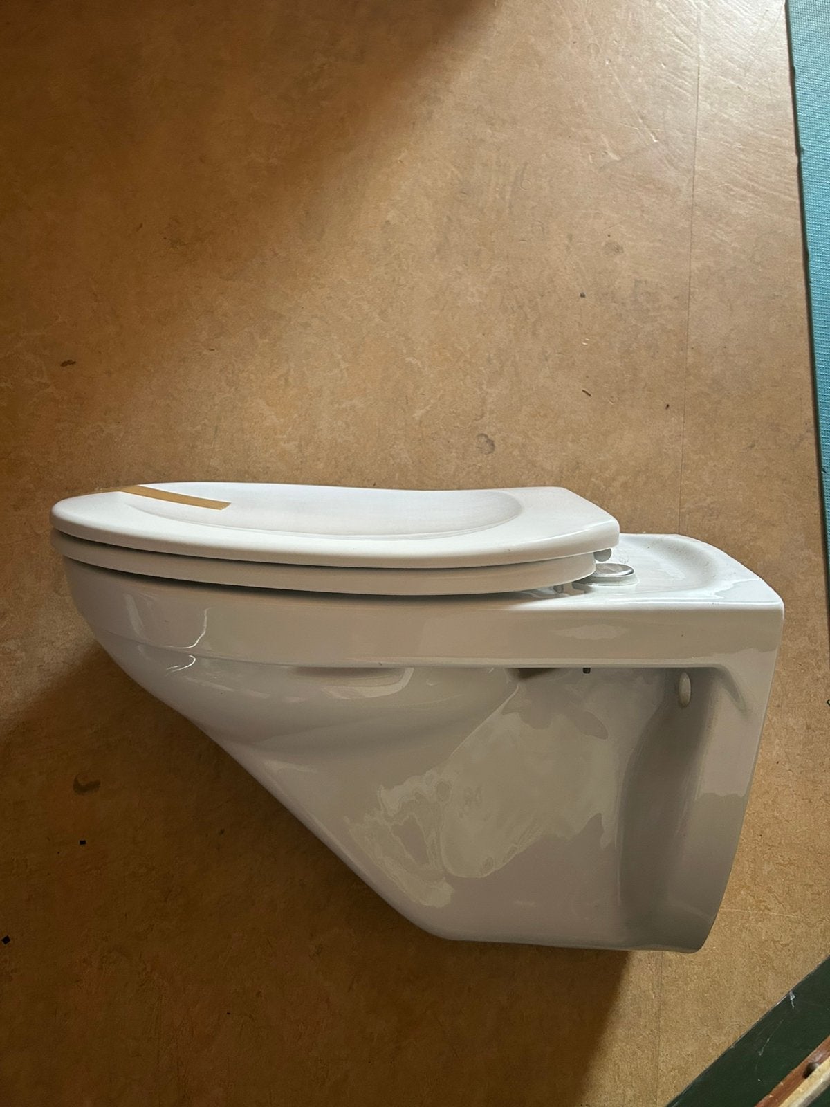 2 wand toiletten, Ophalen, Nieuw, Toilet