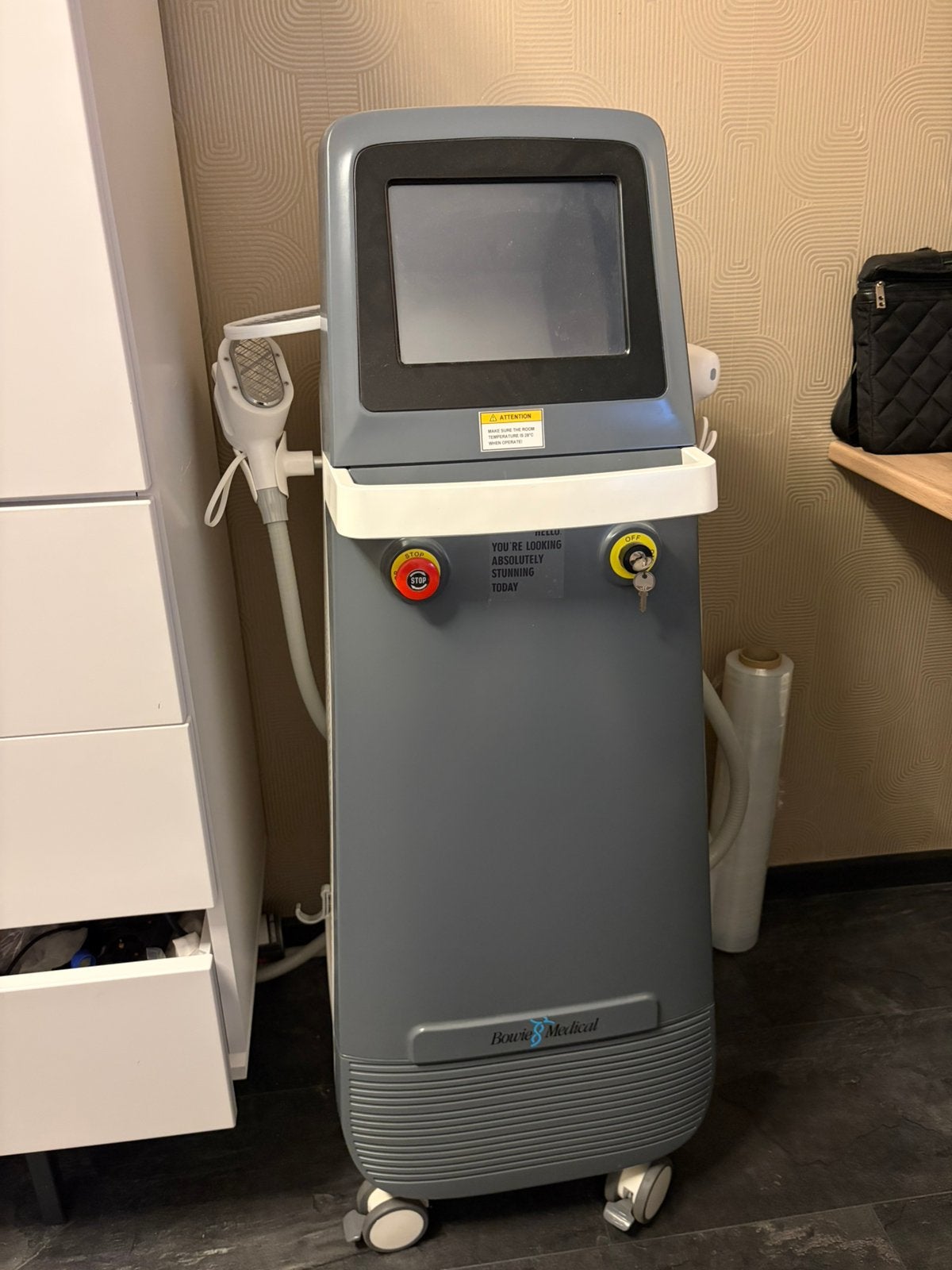 Te koop Bowie Medical Diode Laser bijna nieuw, Witgoed en Apparatuur, Ophalen, Zo goed als nieuw, Scheren en Epileren