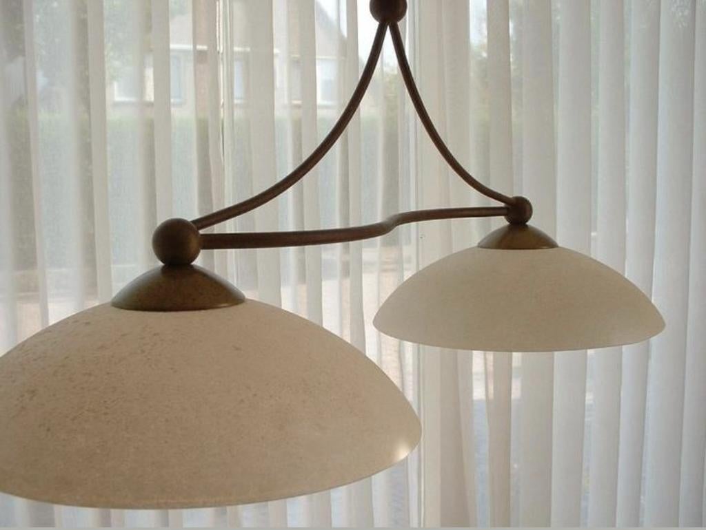 Grote eetkamerlamp met 2 schalen van melkglas., Huis en Inrichting, Ophalen of Verzenden, Zo goed als nieuw, Glas