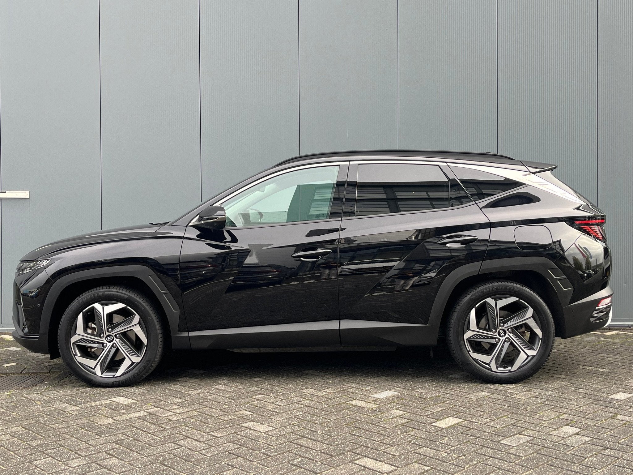 Hyundai Tucson 1.6 T-GDI 265pk PHEV Premium 4WD, Auto's, Gebruikt, 4 cilinders, Zwart, Vierwielaandrijving