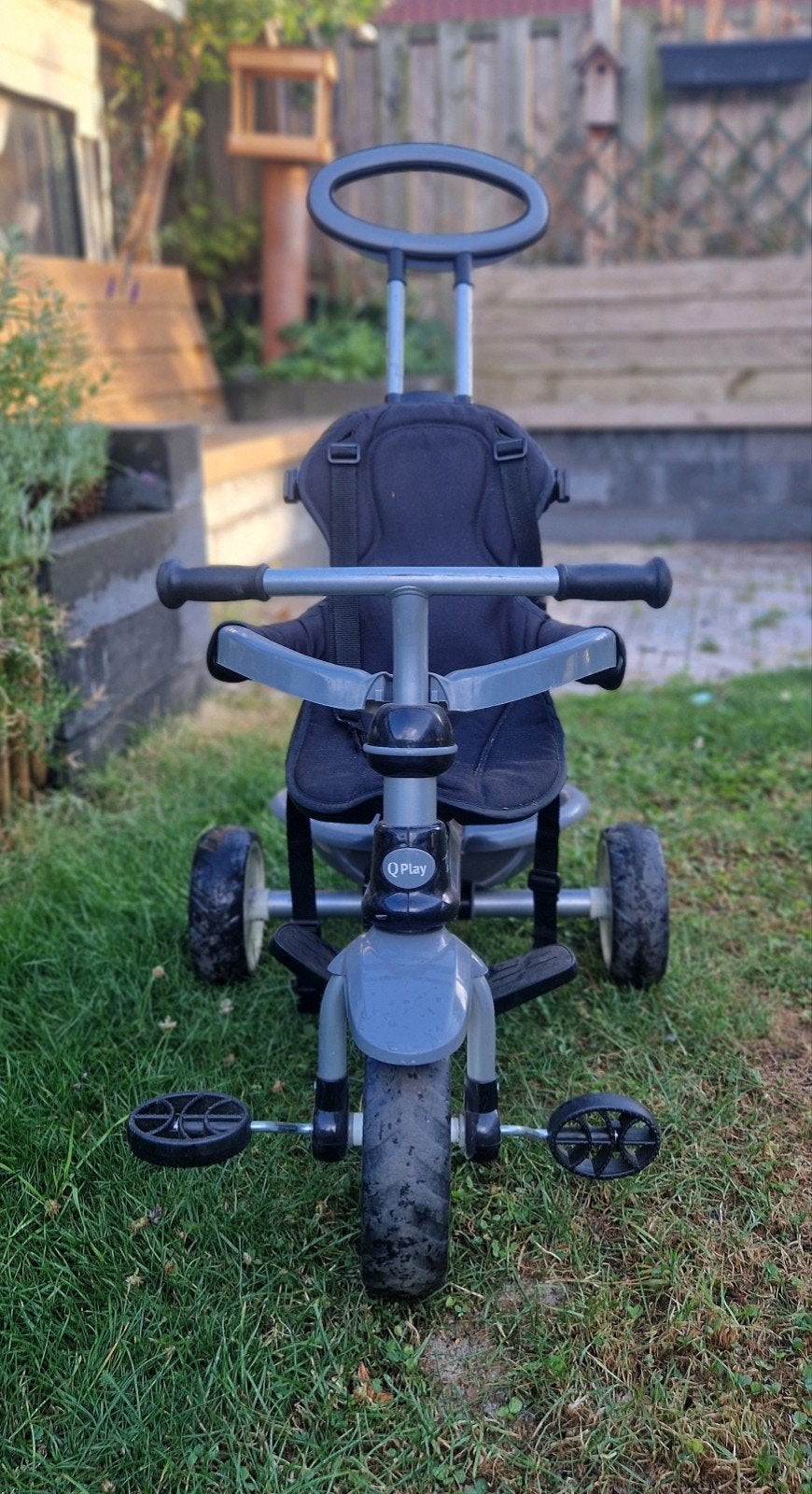 QPlay driewieler met duwstang en verstelbare zitting, Fietsen en Brommers, Fietsen | Driewielers, Ophalen, Velgrem, QPlay, Verstelbare zitting