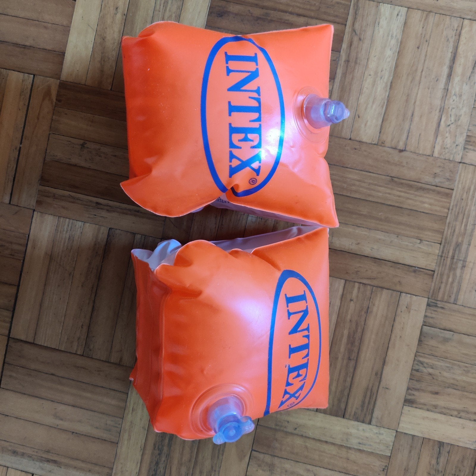 Intex zwembandjes 18-30 kg, Watersport en Boten, Ophalen of Verzenden, Zo goed als nieuw