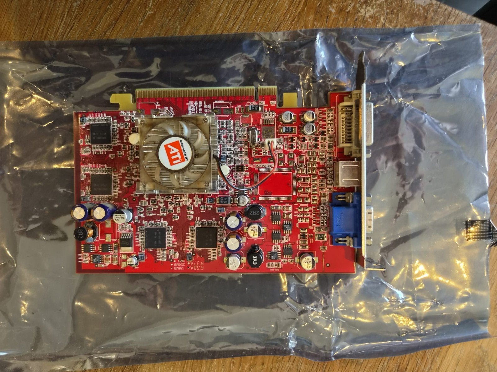 Vintage ATI Radeon 9000 serie videokaart 256MB AGP, Ophalen of Verzenden