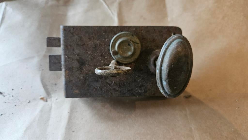 Antiek Frans slot met messing knop en la qualité plaatje, Antiek en Kunst, Ophalen of Verzenden