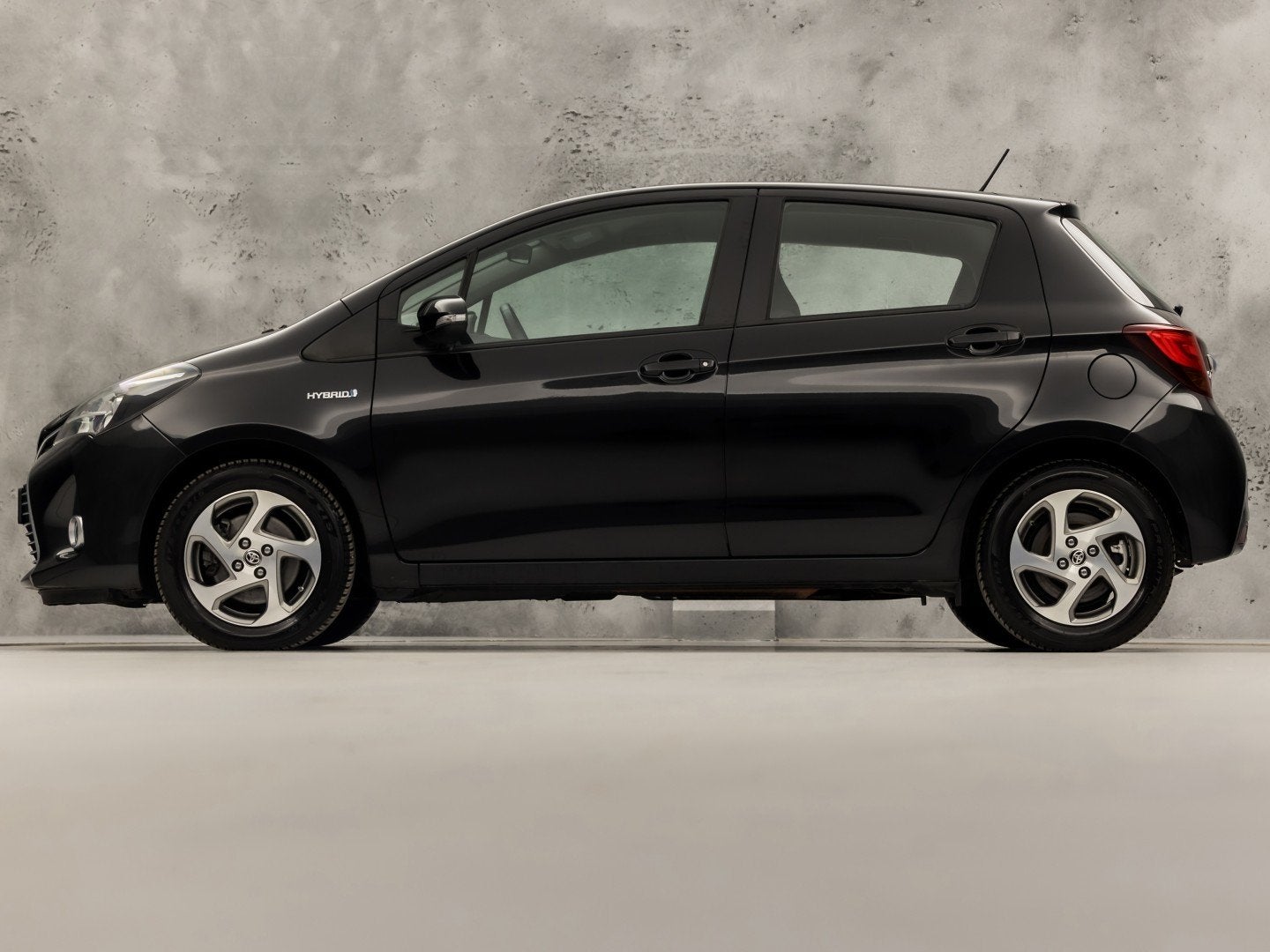 Toyota Yaris 1.5 Hybrid Active Sport Automaat (NAVIGATIE, CL, Auto's, 12 maanden, Gebruikt, 4 cilinders, Bedrijf
