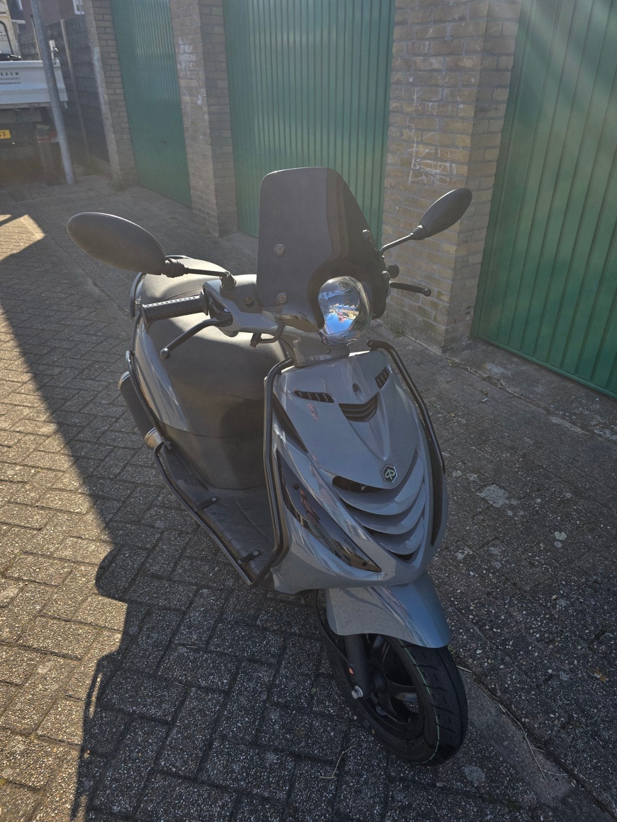 Piaggio Zip Nardo Grey 2024 Zo goed als nieuw! 1ste eigenaar, Ophalen, Piaggio, Zo goed als nieuw, Benzine