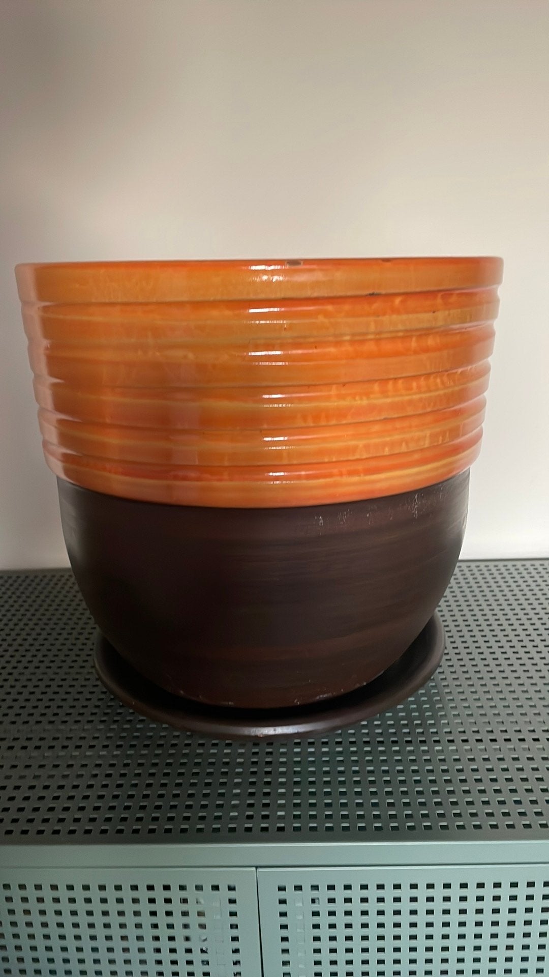 Retro bloempot XL oranje bruin met schotel bruin, Ophalen, Gebruikt, Rond, Aardewerk