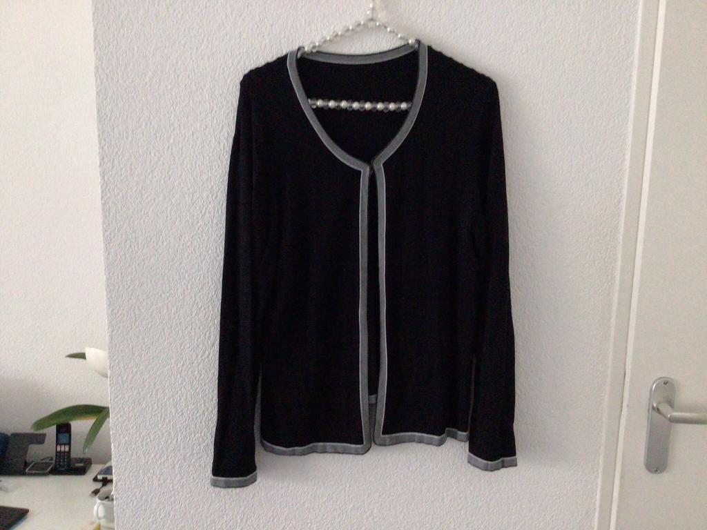 Zwart wollen vestje met glitter details maat 40, Ophalen of Verzenden, Zo goed als nieuw, Maat 38/40 (M), Zwart