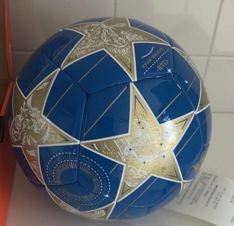 Een champions leauge voetbal, Sport en Fitness, Voetbal, Ophalen of Verzenden, Zo goed als nieuw, Bal