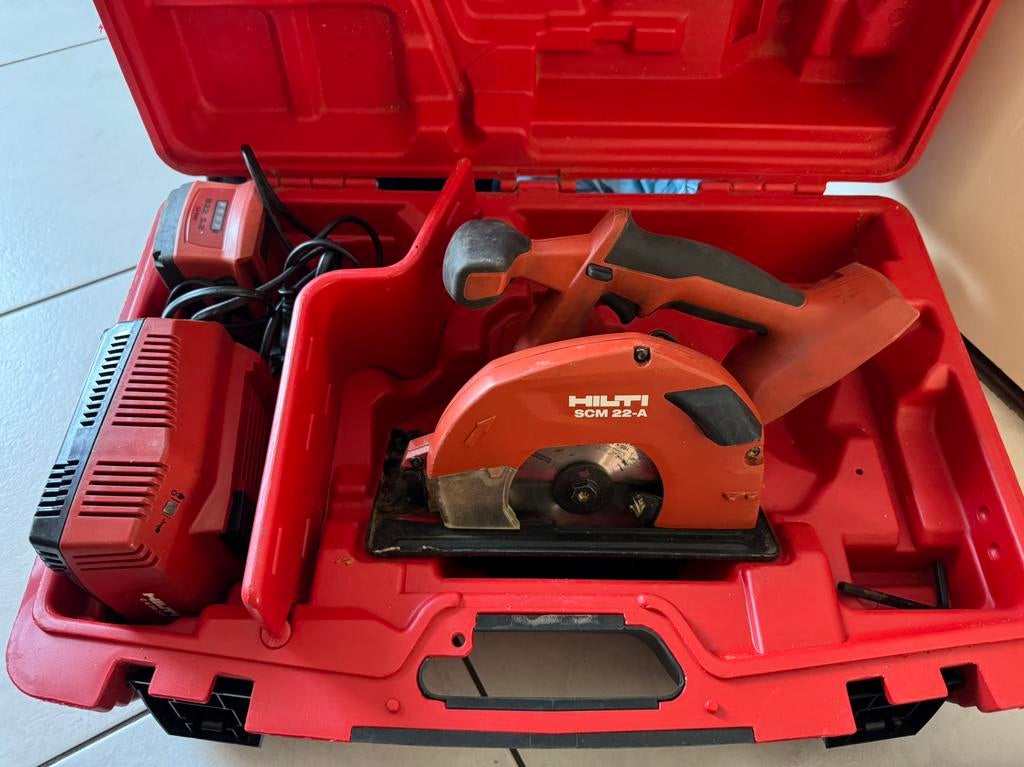 Nieuwe staat HILTI Cierkelzaag met accu en oplader, Doe-het-zelf en Verbouw, Cirkelzaag, Ophalen of Verzenden, Zo goed als nieuw