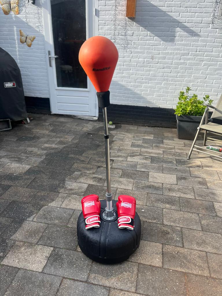 Boksbal met handschoenen - Makkelijk te vervoeren, Ophalen, Zo goed als nieuw, Boksbal