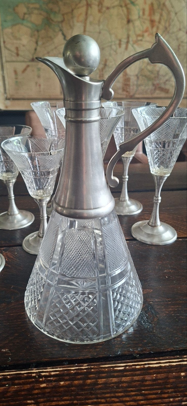 Antieke karaf met 8 kristallen glaasjes op tinnen voet, Antiek en Kunst, Ophalen